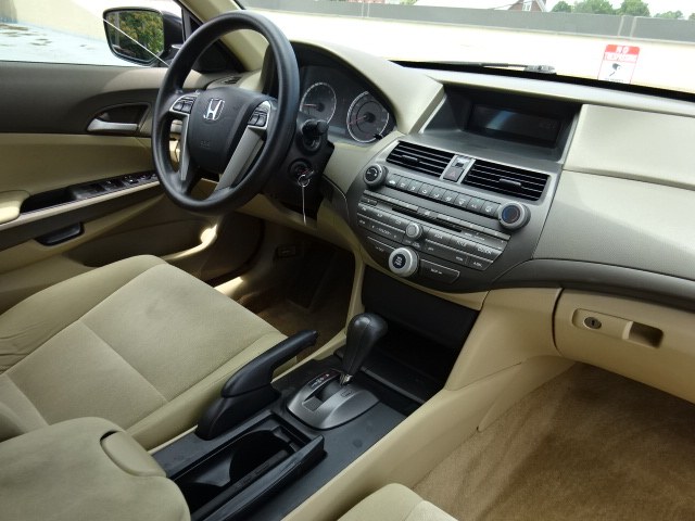 2010 Honda Accord LX - Photo 20