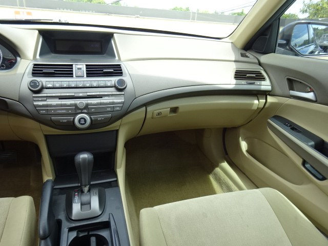 2010 Honda Accord LX - Photo 32