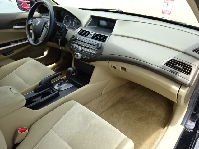 2010 Honda Accord LX - Photo 19