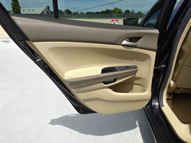 2010 Honda Accord LX - Photo 34