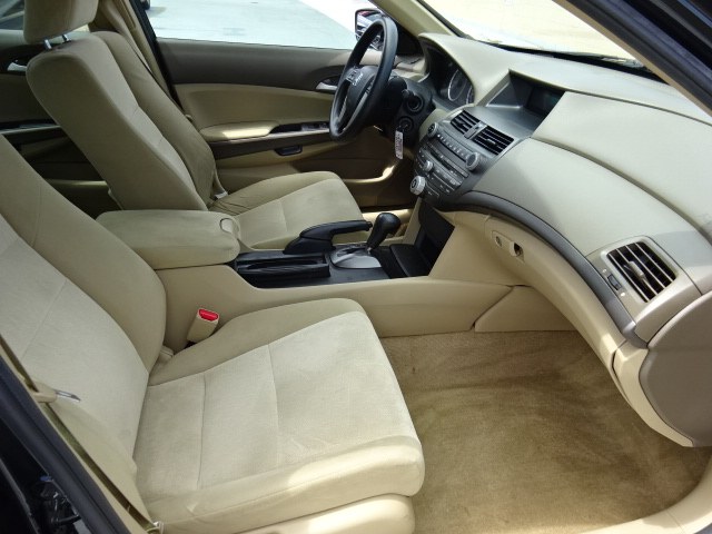 2010 Honda Accord LX - Photo 18