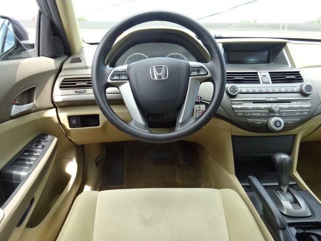 2010 Honda Accord LX - Photo 24