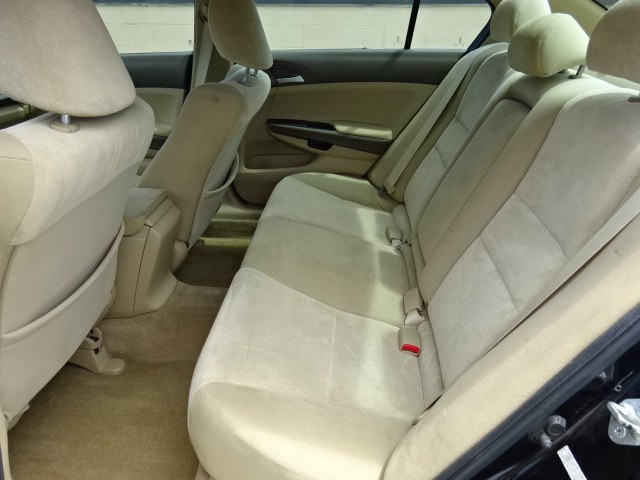 2010 Honda Accord LX - Photo 16