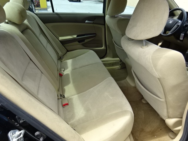 2010 Honda Accord LX - Photo 17