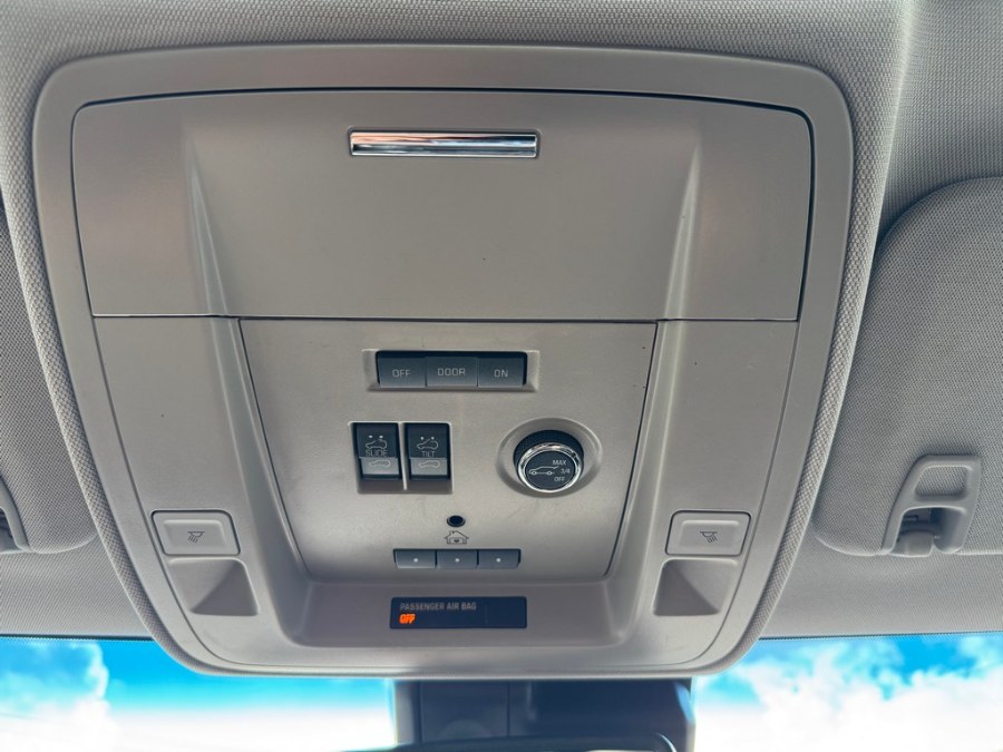 2016 Chevrolet Tahoe LT - Photo 21