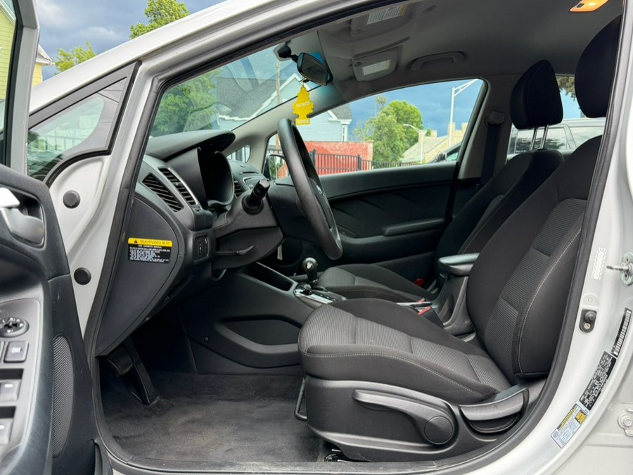 2017 Kia Forte LX - Photo 12