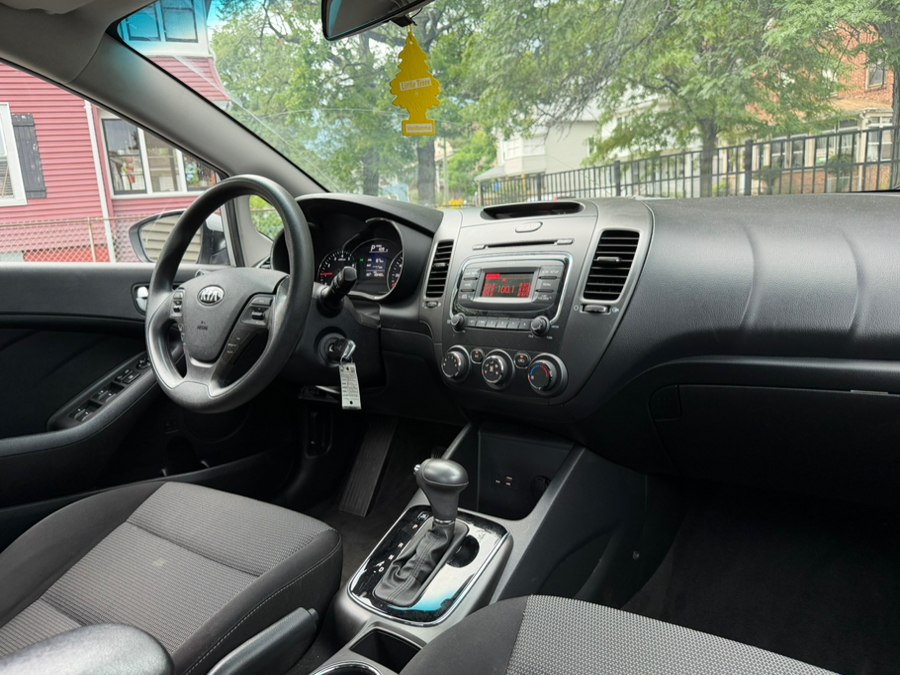 2017 Kia Forte LX - Photo 18