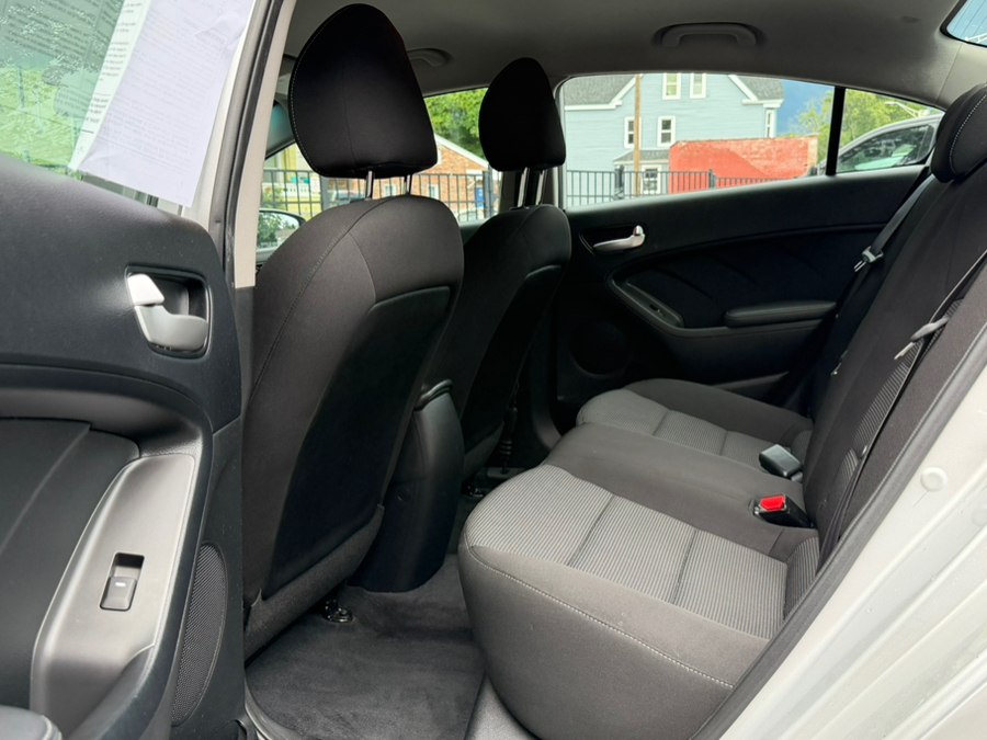 2017 Kia Forte LX - Photo 13