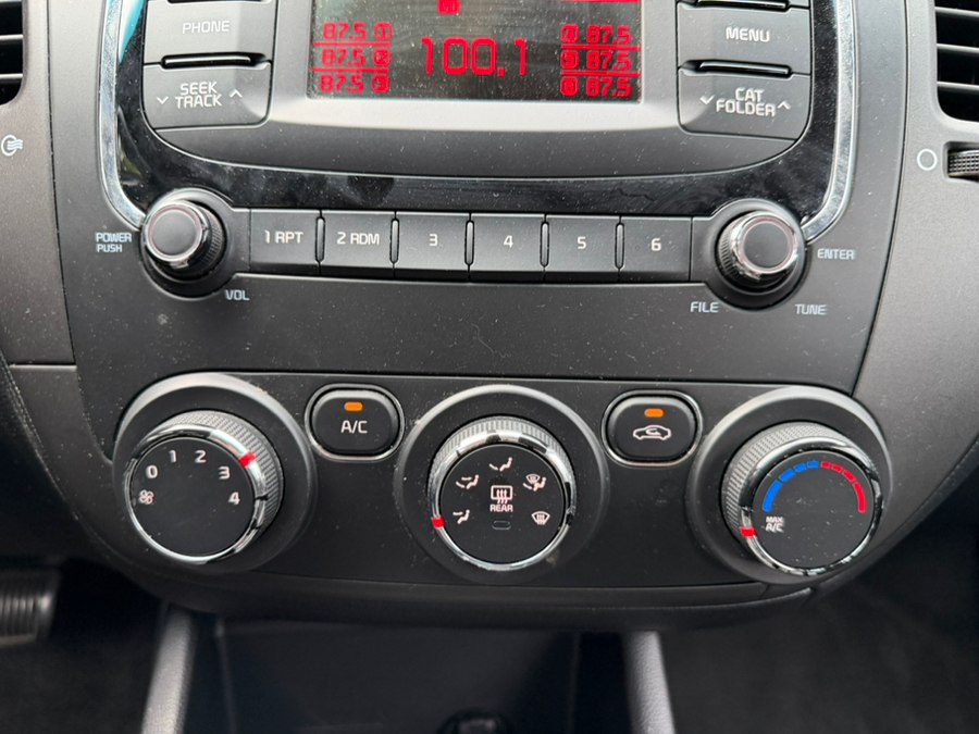 2017 Kia Forte LX - Photo 21
