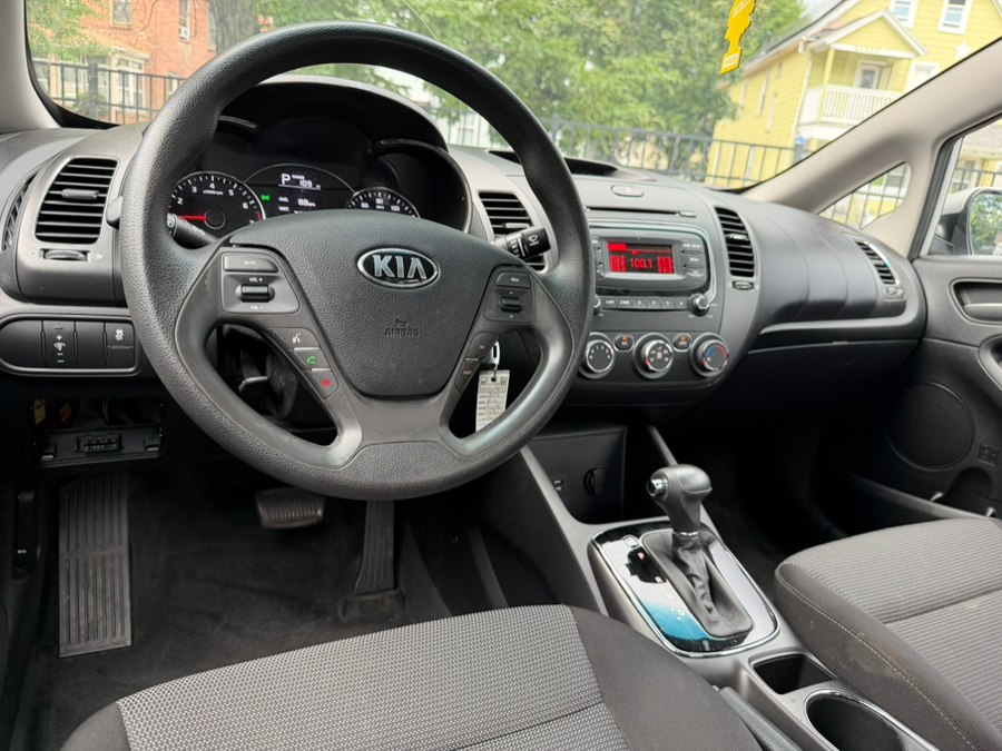 2017 Kia Forte LX - Photo 16