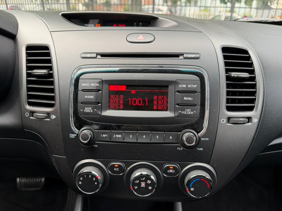 2017 Kia Forte LX - Photo 19
