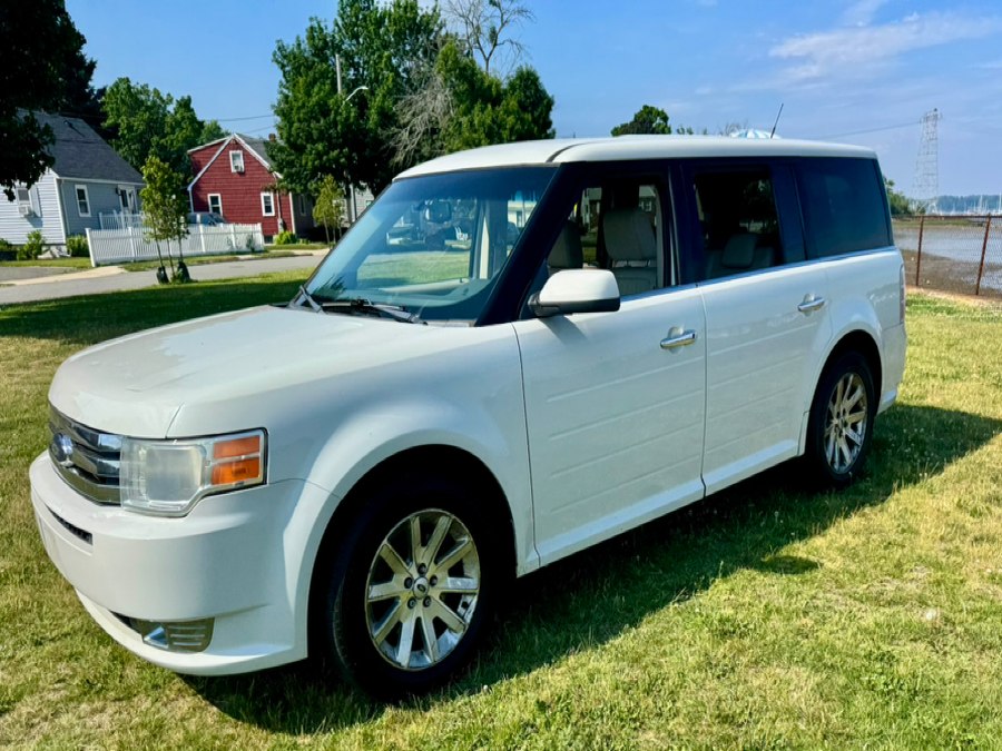 Used 2009 Ford Flex in Salem, Massachusetts | Dave Franks Auto Sales. Salem, Massachusetts