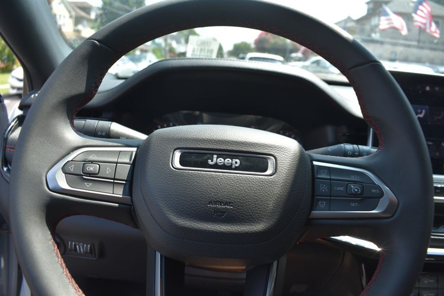 2025 Jeep Compass Trailhawk - Photo 13