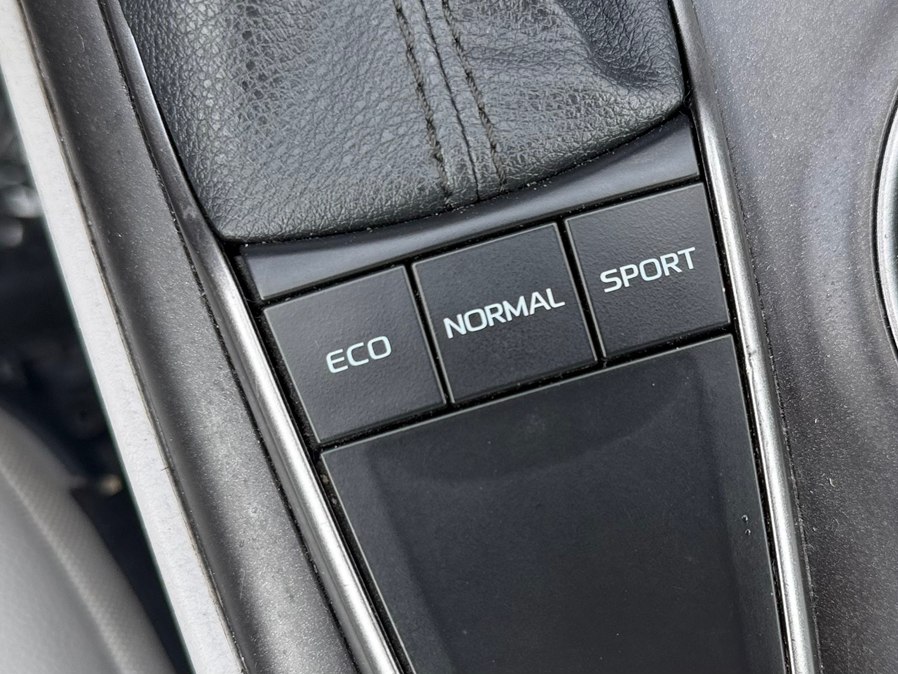 2023 Toyota Camry SE - Photo 19