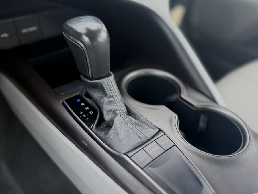 2023 Toyota Camry SE - Photo 18