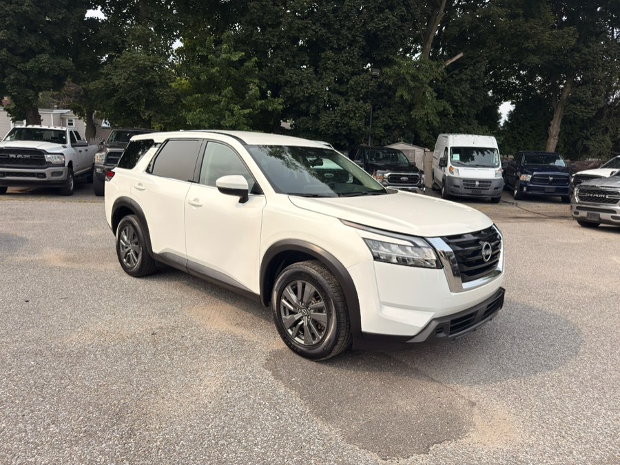 Used 2022 Nissan Pathfinder in Huntington Station, New York | Huntington Auto Mall. Huntington Station, New York