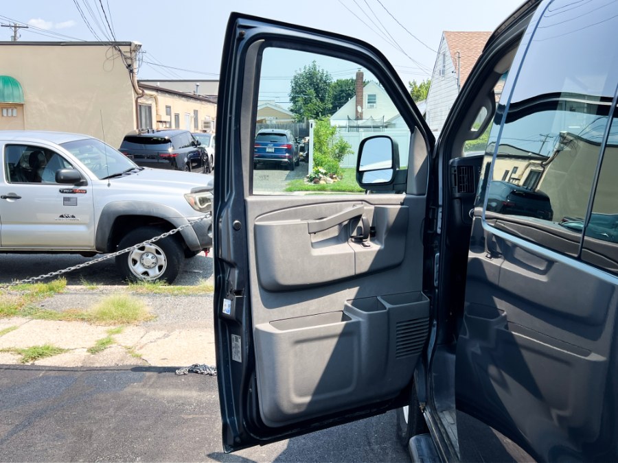 2019 Chevrolet Express Passenger LS - Photo 10
