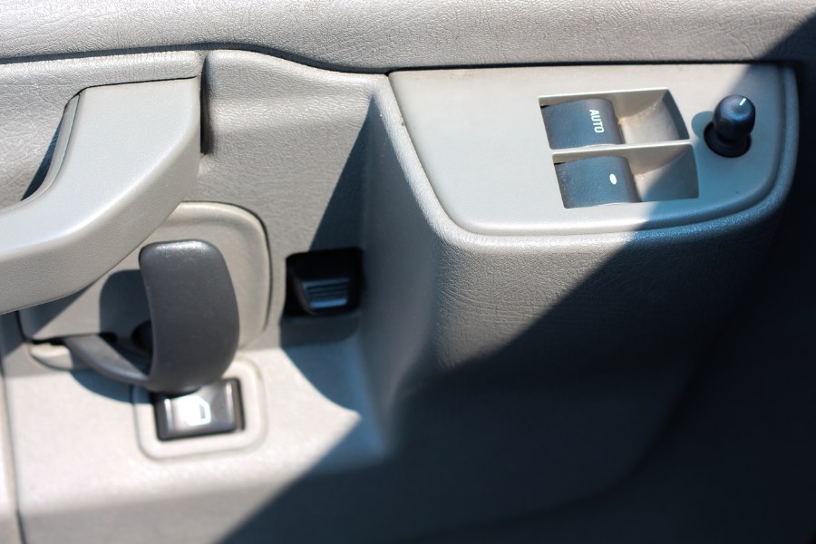 2019 Chevrolet Express Passenger LS - Photo 13