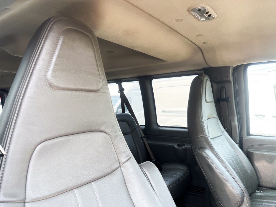 2019 Chevrolet Express Passenger LS - Photo 28