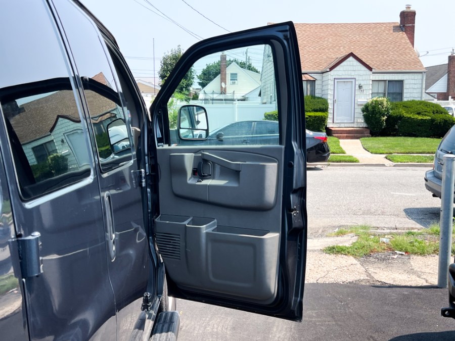 2019 Chevrolet Express Passenger LS - Photo 16