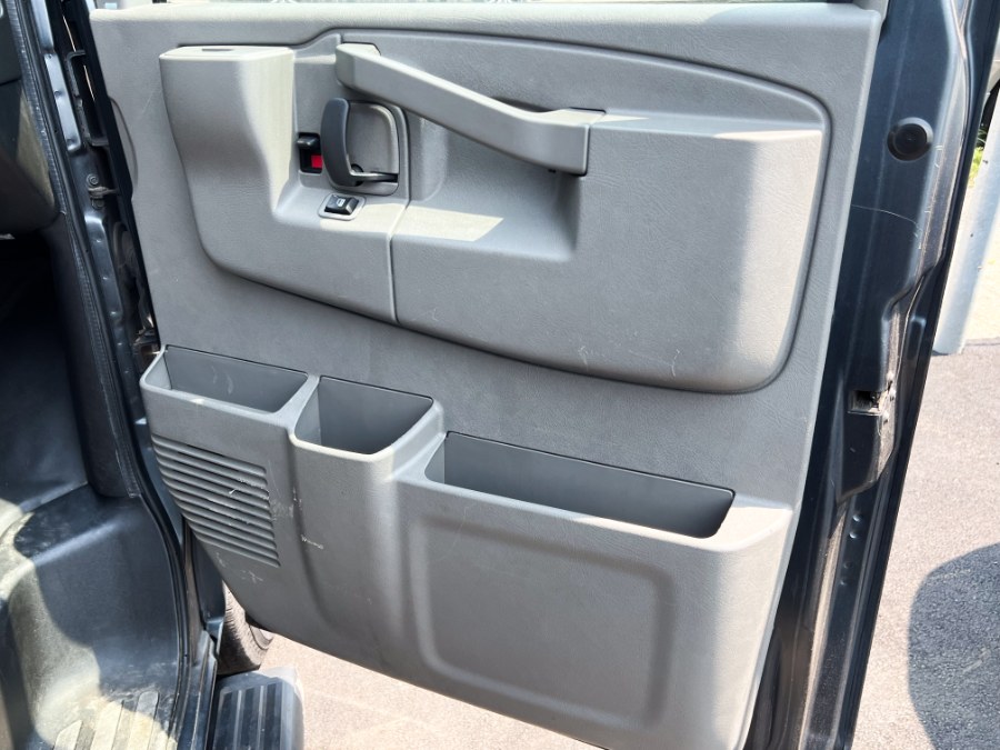 2019 Chevrolet Express Passenger LS - Photo 17