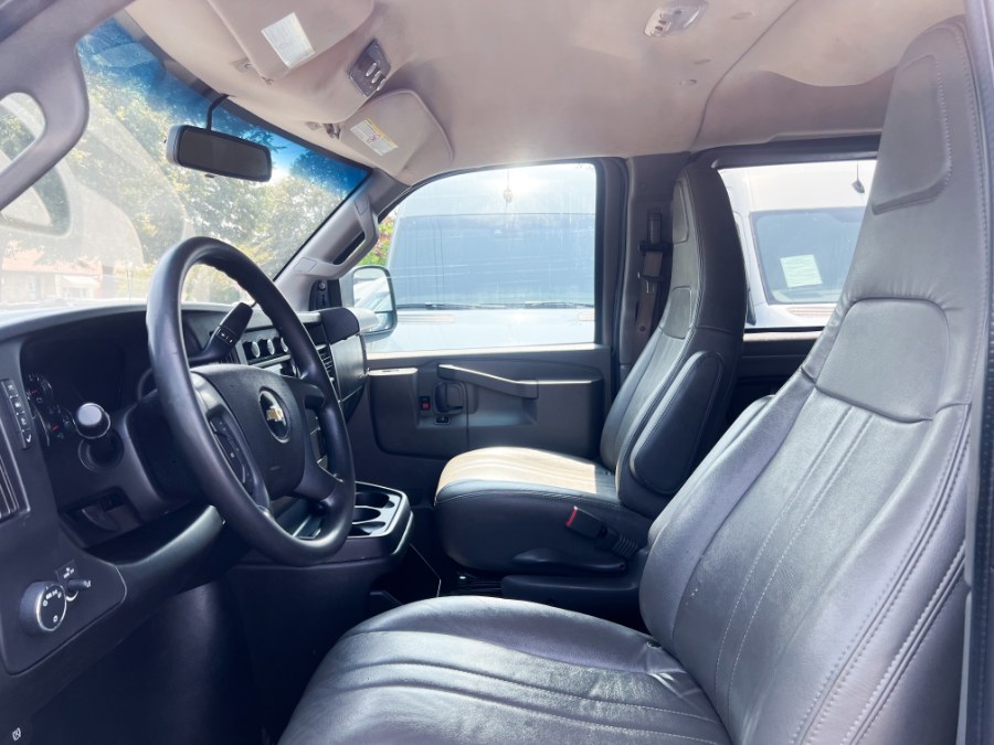 2019 Chevrolet Express Passenger LS - Photo 24