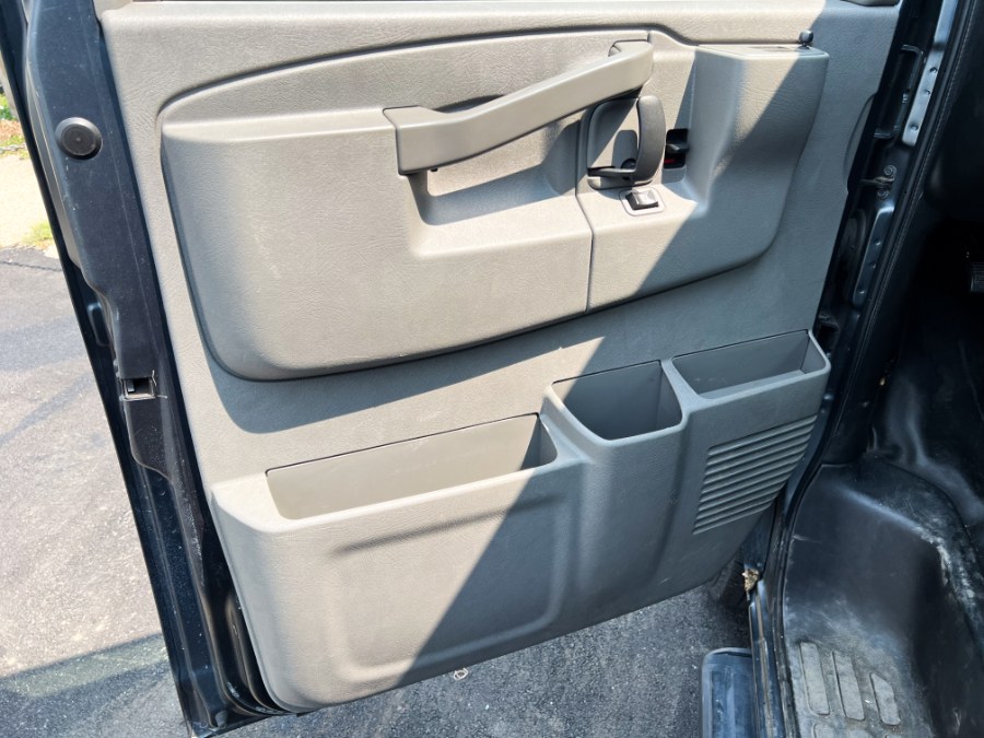 2019 Chevrolet Express Passenger LS - Photo 11