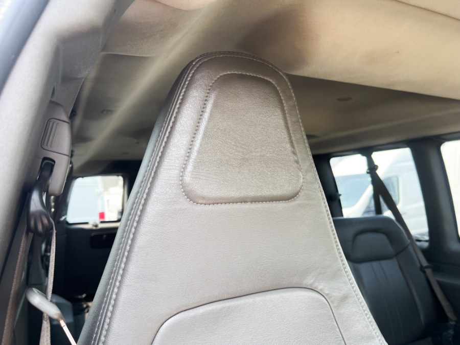 2019 Chevrolet Express Passenger LS - Photo 27