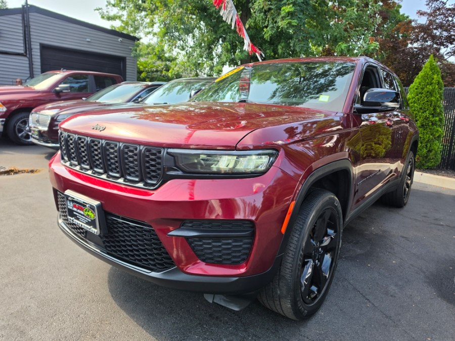 Used 2022 Jeep Grand Cherokee in Islip, New York | L.I. Auto Gallery. Islip, New York