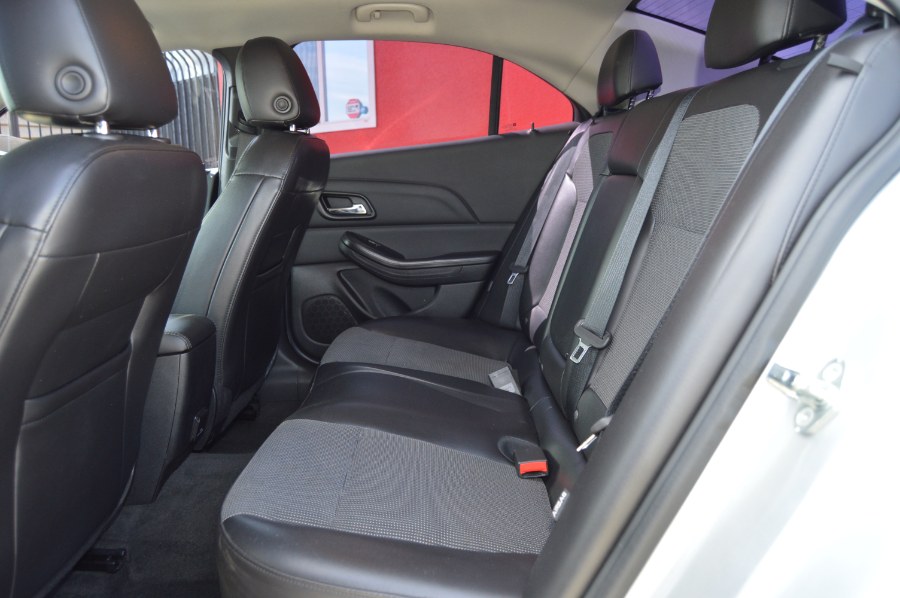 2015 Chevrolet Malibu 2LT - Photo 12