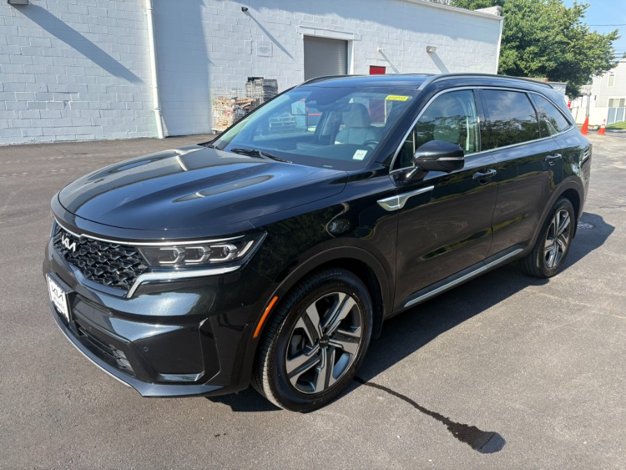 Used 2023 Kia Sorento Hybrid in West Islip, New York | Limitless Motors. West Islip, New York