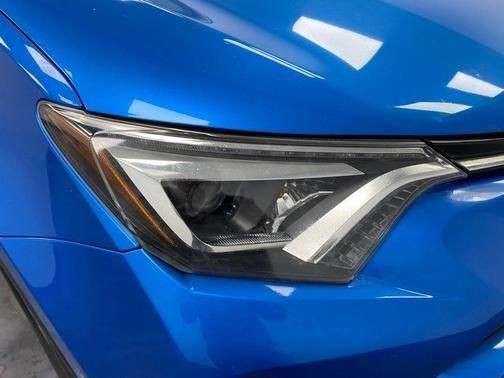 2017 Toyota RAV4 Limited - Photo 10