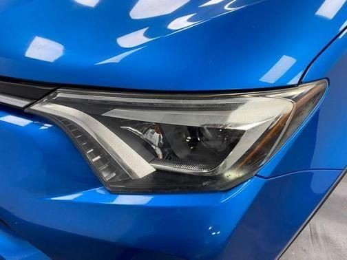 2017 Toyota RAV4 Limited - Photo 11