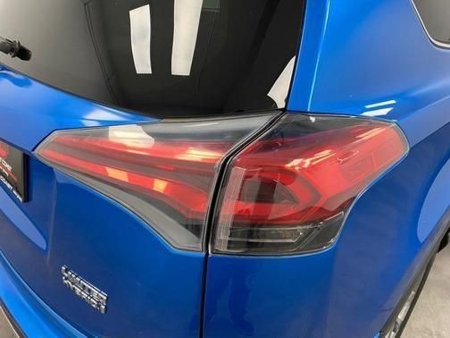2017 Toyota RAV4 Limited - Photo 14