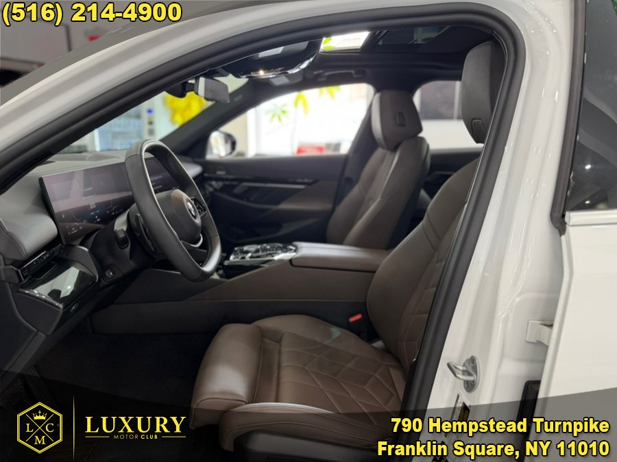 2026 BMW 5 Series xDrive