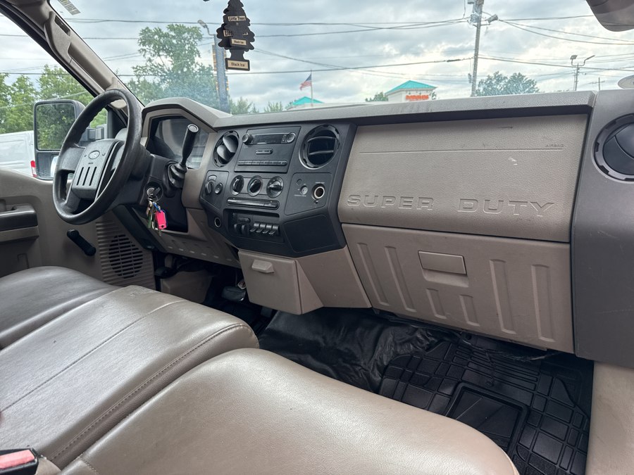 2008 Ford F-350 Super Duty Chassis Cab XL - Photo 11