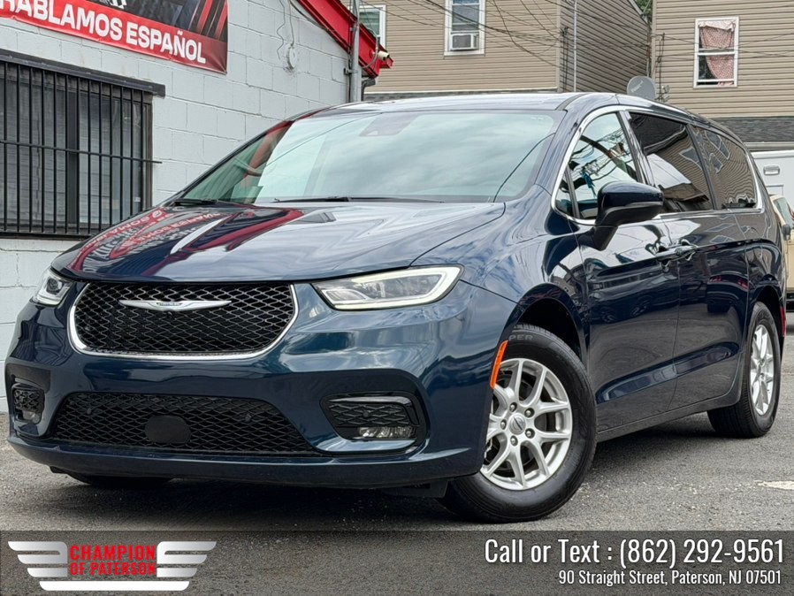 Used 2023 Chrysler Pacifica in Paterson, New Jersey | Champion of Paterson. Paterson, New Jersey