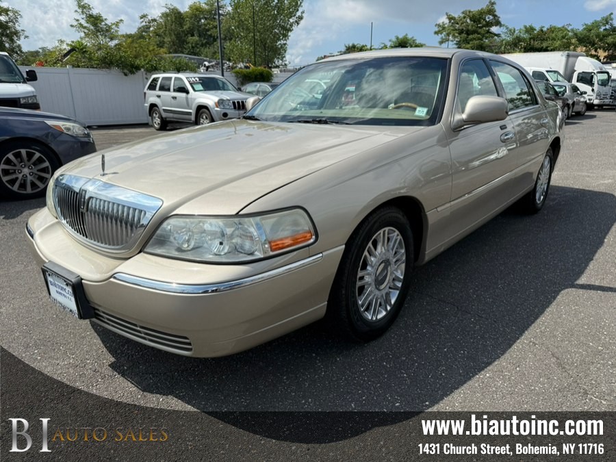 Used 2011 Lincoln Town Car in Bohemia, New York | B I Auto Sales. Bohemia, New York