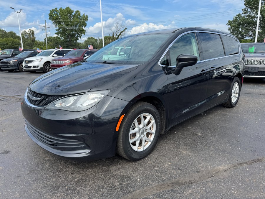 Used 2017 Chrysler Pacifica in Ortonville, Michigan | Marsh Auto Sales LLC. Ortonville, Michigan