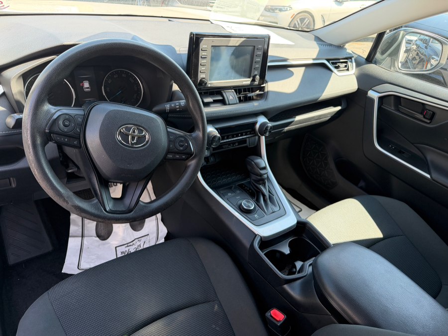 2021 Toyota RAV4 LE - Photo 6