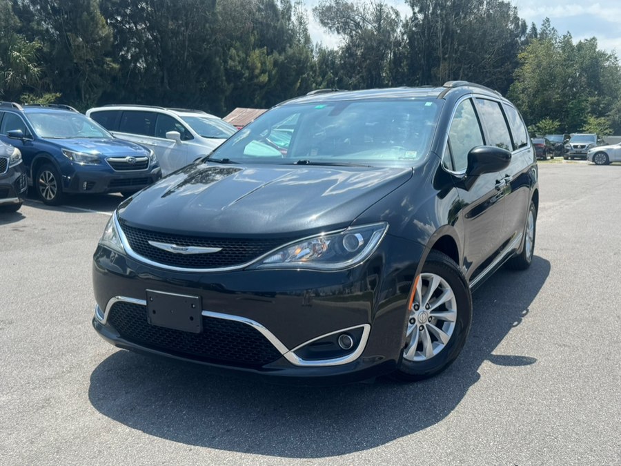 Used 2017 Chrysler Pacifica in Orlando, Florida | Mickeys Driver Mart. Orlando, Florida