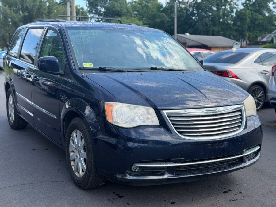 Used 2014 Chrysler Town & Country in Canton, Connecticut | Live Motors Sales and Service INC. Canton, Connecticut