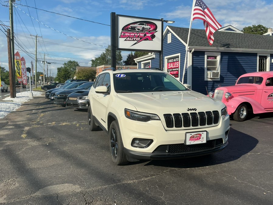 Used 2019 Jeep Cherokee in PLAINVILLE, Connecticut | DriveX Auto. PLAINVILLE, Connecticut