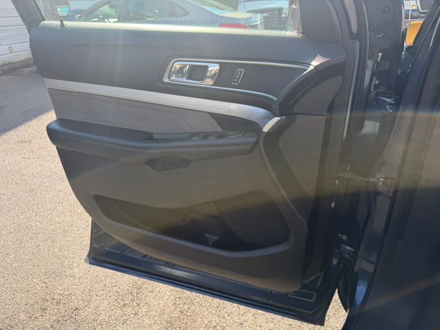 2017 Ford Explorer XLT - Photo 12