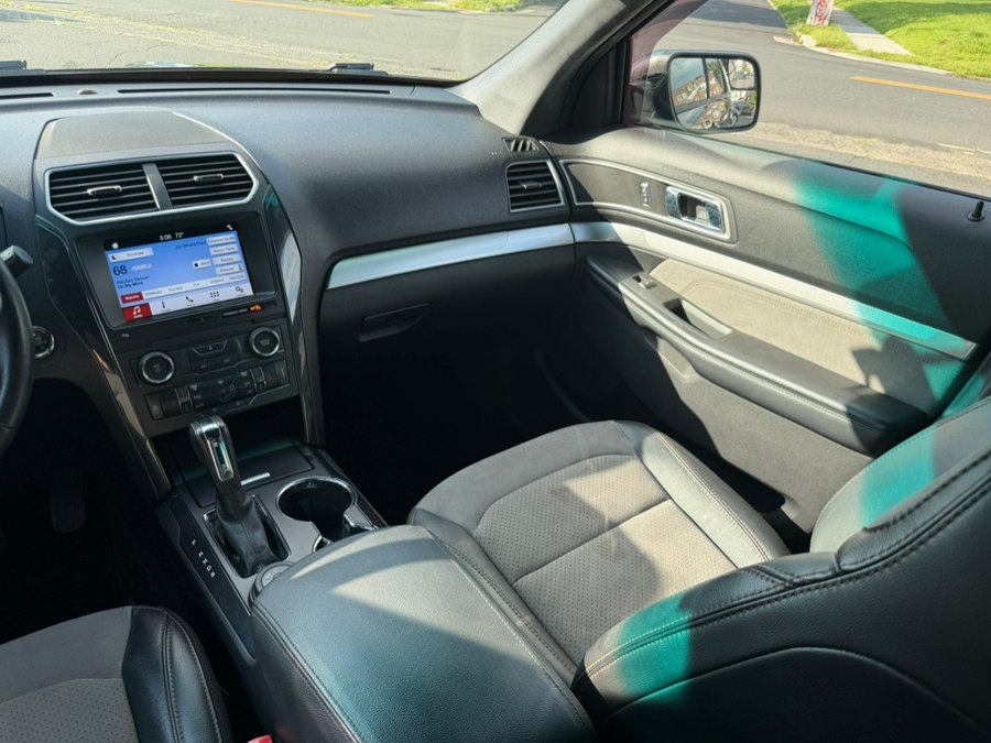 2017 Ford Explorer XLT - Photo 11