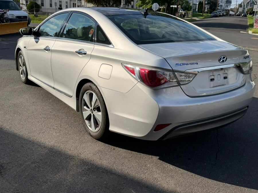 2011 Hyundai Sonata Hybrid Base - Photo 3