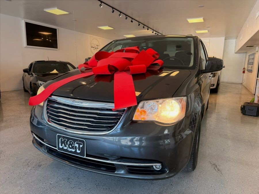 Used 2011 Chrysler Town & Country in Santa Ana, California | K&T Motor LLC. Santa Ana, California