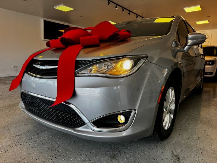 Used 2018 Chrysler Pacifica in Santa Ana, California | K&T Motor LLC. Santa Ana, California