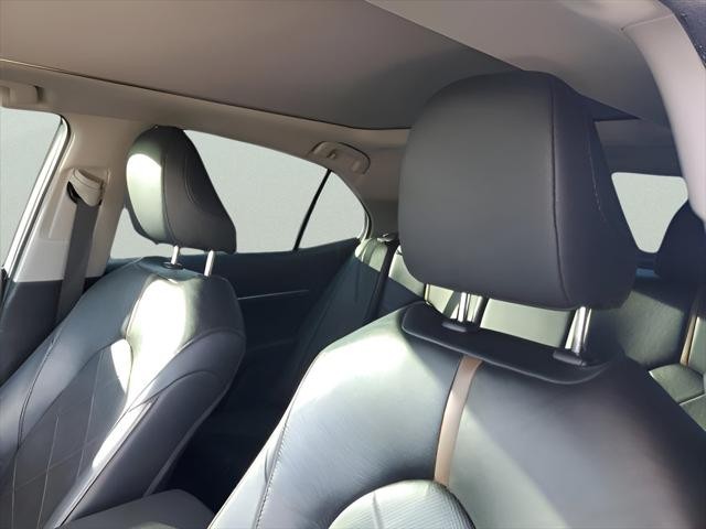 2019 Toyota Camry XLE - Photo 11