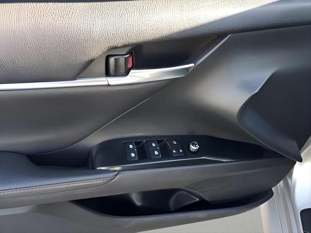 2019 Toyota Camry XLE - Photo 14